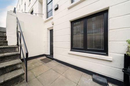 1 Bed Flat, Blythe Road, W14 - Photo 3