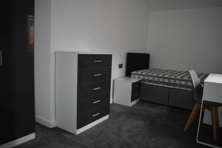 6 bedroom terraced house to rent - Photo 2