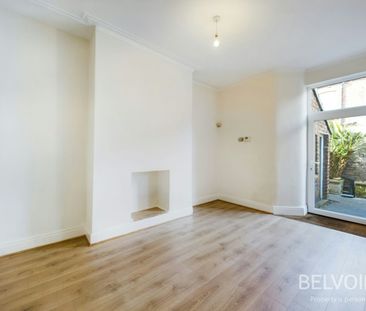 Terraced House to rent on - Photo 2