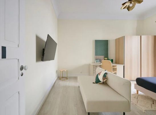 Rua Sampaio e Pina, Lisbon, Lisbon 1070-051 - Photo 1