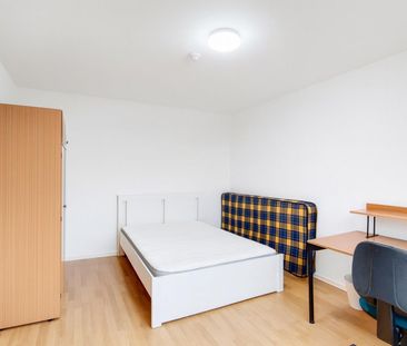 8 bedroom Flat To Let Total Size: 2918 SQ FT - Photo 4