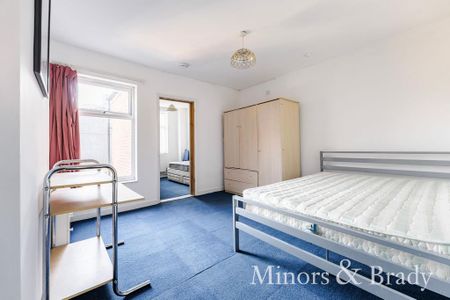 4 bedroom terraced house to rent - Photo 5