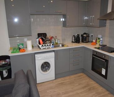 3 bedroom flat to rent - Photo 1