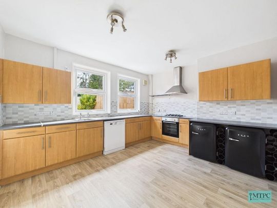 2 bedroom end of terrace house to rent - Photo 1