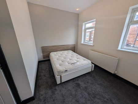 4 bedroom terraced house to rent - Photo 2