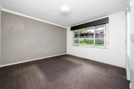 Three Bedroom Home, Close to Schools - Photo 3