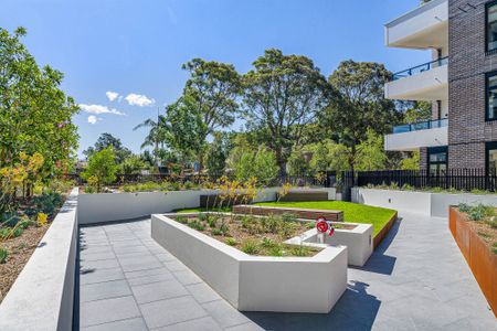 Luxury, Light & Panoramic City Views - A Penthouse-Style Sanctuary - Photo 5