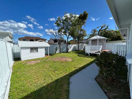 Coastal 4 Bed - 2 Bath, Outdoor Entertaining, Ducted Air - Photo 5