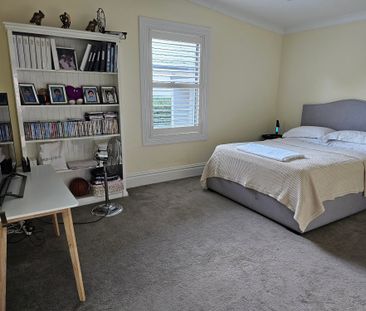 Willoughby - Photo 2