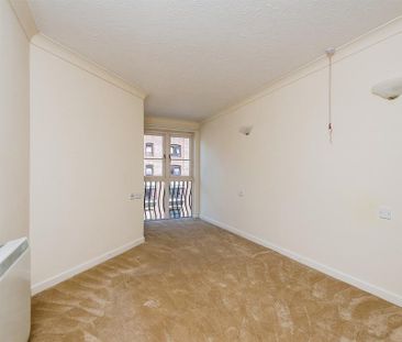 1 bedroom retirement property to rent - Photo 6