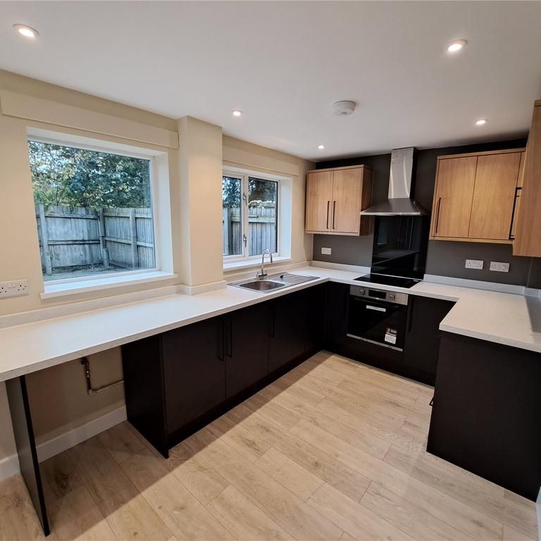 3 bedroom semi-detached house to rent - Photo 1
