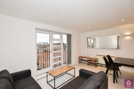 2 bedroom flat to rent - Photo 2