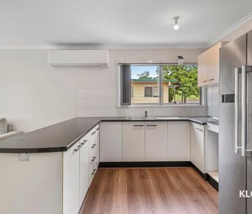 🏡 Comfortable Family Home with Solar, Air Conditioning & Double Gar... - Photo 4