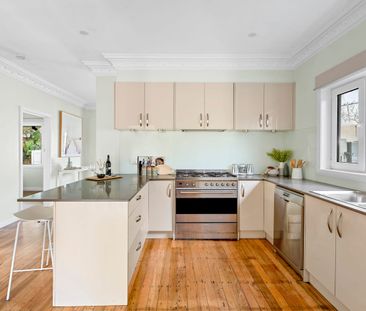 THREE BEDROOM GEM - Photo 6