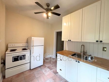 $1,599 / 3 br / 1 ba / 44 Spring st #upper - Photo 4