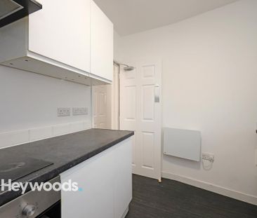 4 bedroom house of multiple occupation to rent - Photo 1