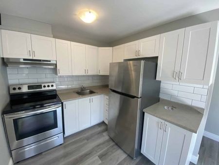 385 Division St, Unit 310 - Photo 3