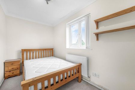 4 bedroom terraced house to rent - Photo 5