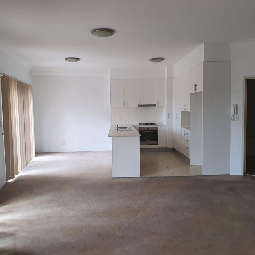 Modern 2-Bedroom Apartment in Prime Location! - Photo 1