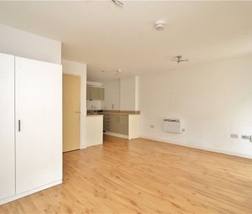 Guildford Road, Woking, Surrey, GU22 7LR - Photo 2