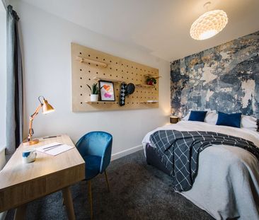 Wonderful 6 Bedroom Charactered Home located in the town centre of ... - Photo 5