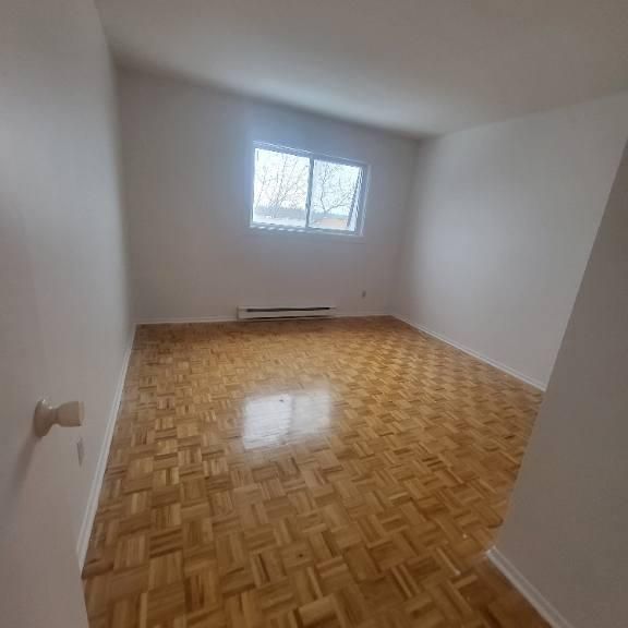 Beau Grand 4 1/2 propre à louer - Photo 1