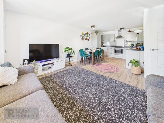 2 bedroom ground floor flat to rent - Photo 1