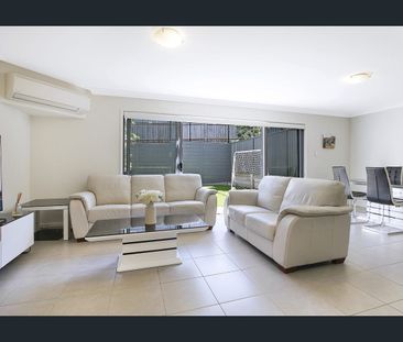 Stylish Townhouse, Private Courtyard, Double Garage, Close to all A... - Photo 1