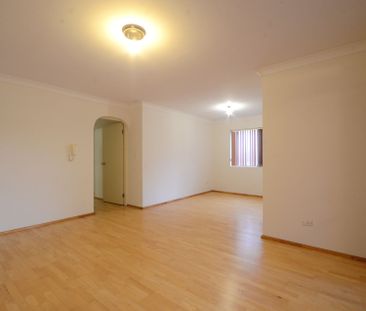 Bright&comma; Spacious and Convenient&excl;&excl; - Photo 6