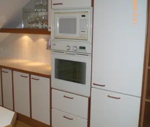 Dachgeschosswohnung mit Terrasse und Klimaanlage von privat - Photo 1