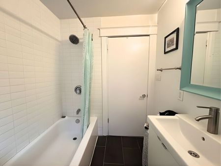 $1,745 / 2 br / 1 ba / 11 Proctor blvd. unit 2 - Photo 5