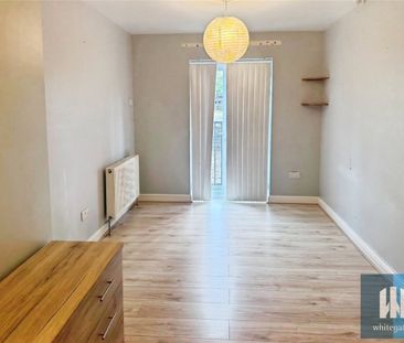 Cross Lane, Newsome, Huddersfield, HD4 - Photo 4