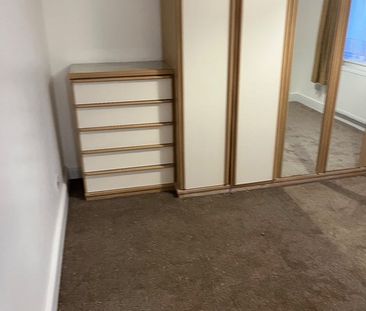 5 Bed Semi-Detached House, Hay Lane, NW9 - Photo 4