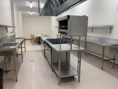 SPACIOUS LARGE TWIN SHARE ONE BEDROOM LOFT STYLE AT BROADWAY - Photo 4