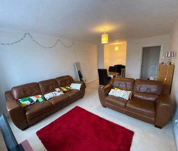 2 bedroom flat to rent - Photo 2