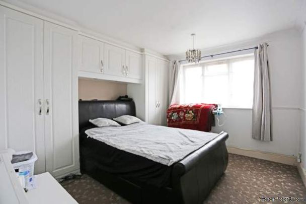 1 bedroom property to rent in Dagenham - Photo 1