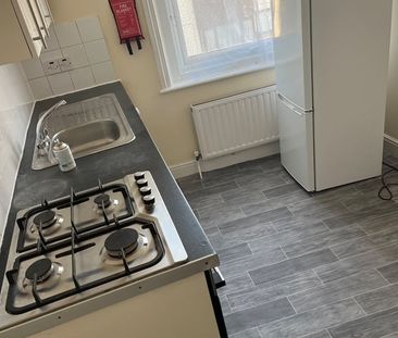 Studio Flat, High Road, IG1 - Photo 6