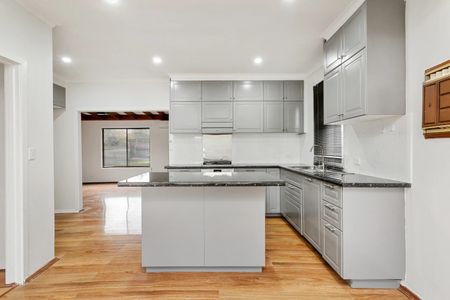 Two bedroom home in a great location - Photo 3