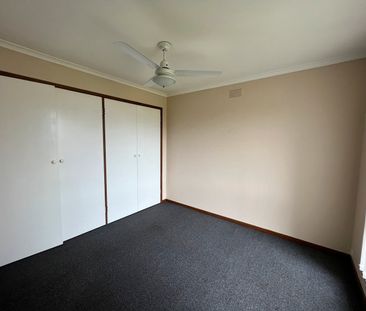 2 Bedroom Unit Walking Distance to Pakington Street - Photo 2