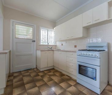 36 Curwen Terrace, Chermside QLD, Belconnen - Photo 5