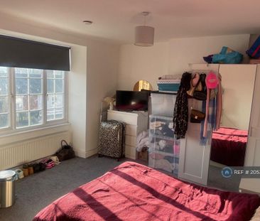 1 bedroom in a flat share to rent - Photo 4