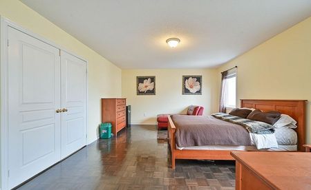 For Lease - 20 Wynview Street, Brampton, Ontario - Photo 2