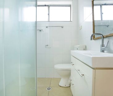 Light-filled and peaceful - Photo 4