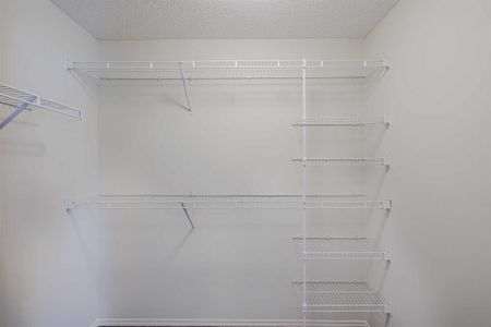 Elegant 3 Bedroom Home For Rent In Auburn Bay. - Photo 3