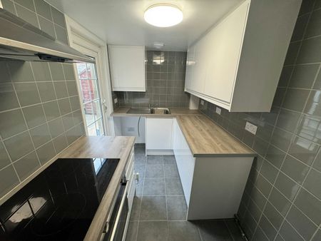 Terraced House to rent on - Photo 4