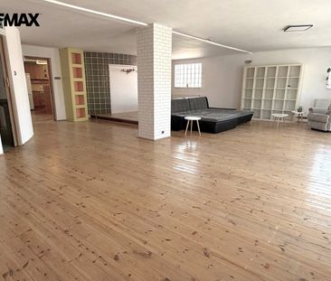 Pronájem bytu 2+1 137 m² - Fotografie 3