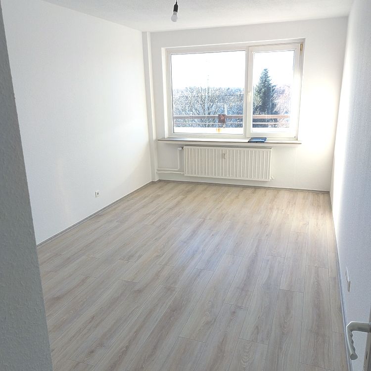 2 Zimmer, Küche, Bad suchen neuen Mitbewohner WBS erforderlich - Foto 1