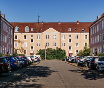 Zentrale 3-Zimmer-Wohnung in grüner Umgebung // 1. OG links - Photo 1