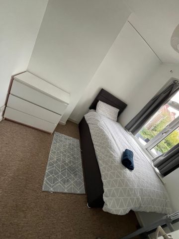 4 Bed Terraced House, Gloucester Road, BS16 - Photo 4