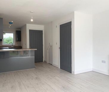 3 bedroom end of terrace house to rent - Photo 5